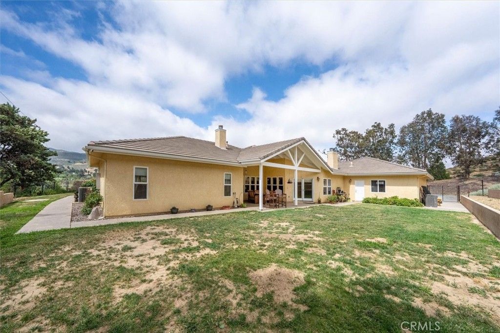 Image 19 of property listing at 9115 Elizabeth Lake, Leona Valley, CA 93551