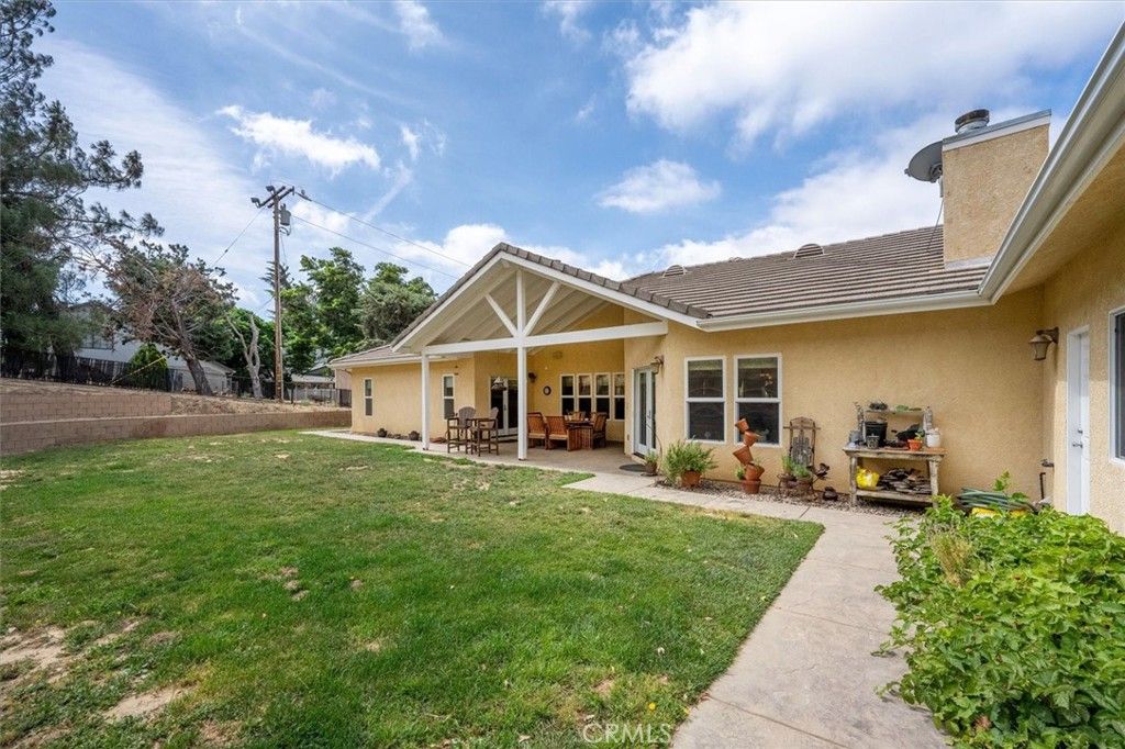 Image 20 of property listing at 9115 Elizabeth Lake, Leona Valley, CA 93551