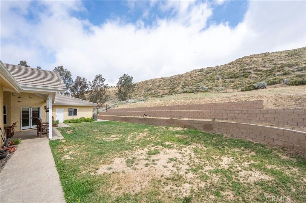 Image 24 of property listing at 9115 Elizabeth Lake, Leona Valley, CA 93551