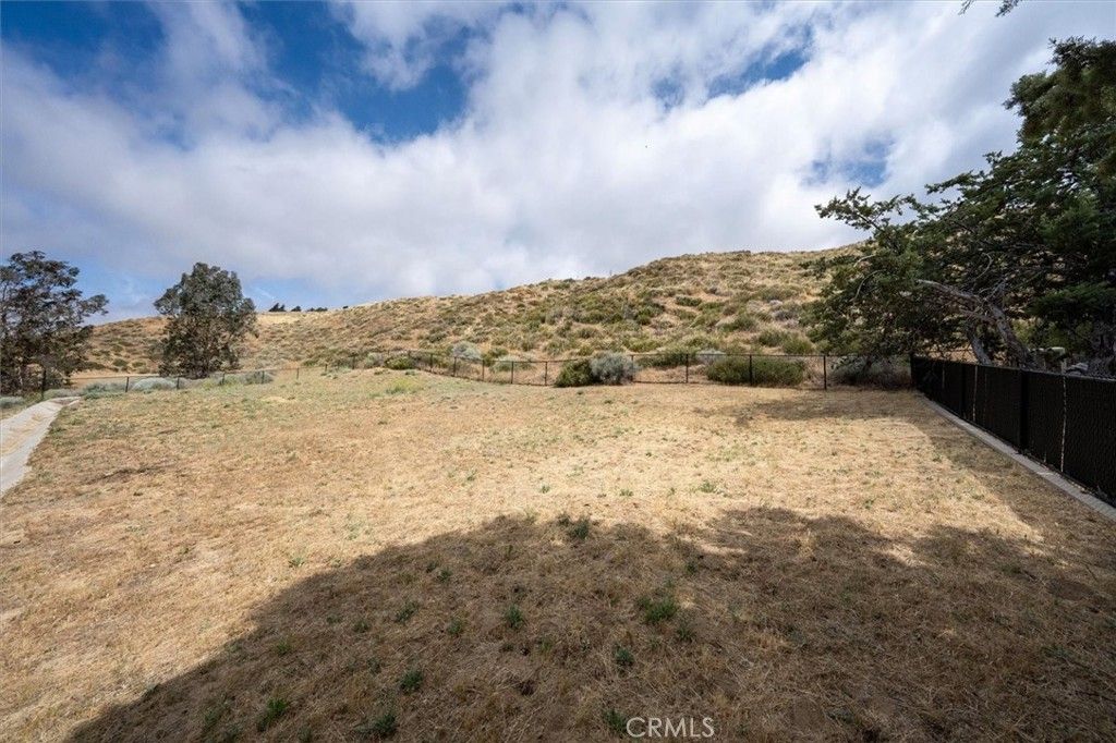 Image 25 of property listing at 9115 Elizabeth Lake, Leona Valley, CA 93551