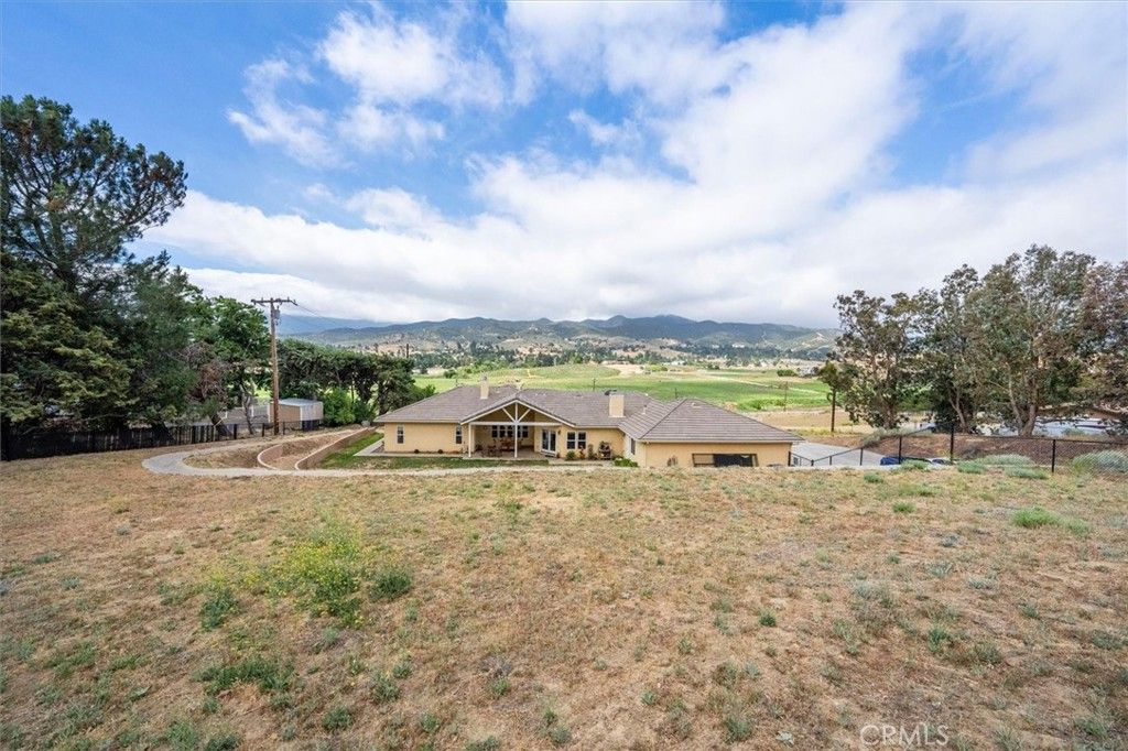 Image 26 of property listing at 9115 Elizabeth Lake, Leona Valley, CA 93551