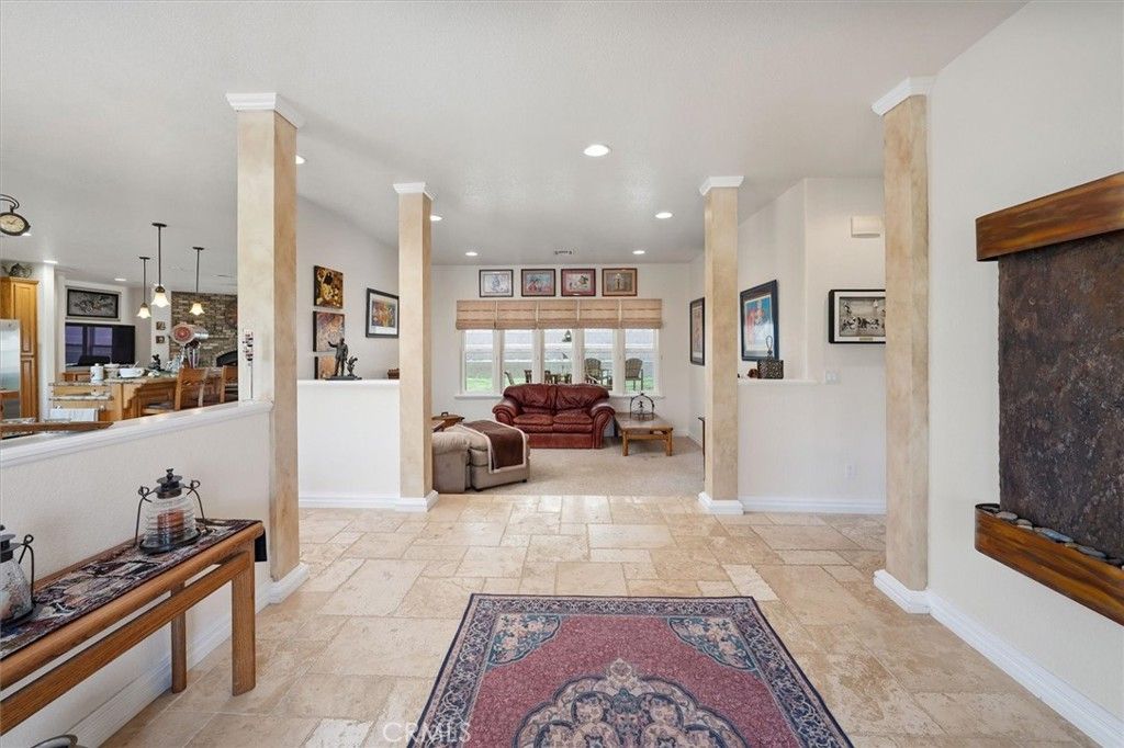 Image 4 of property listing at 9115 Elizabeth Lake, Leona Valley, CA 93551