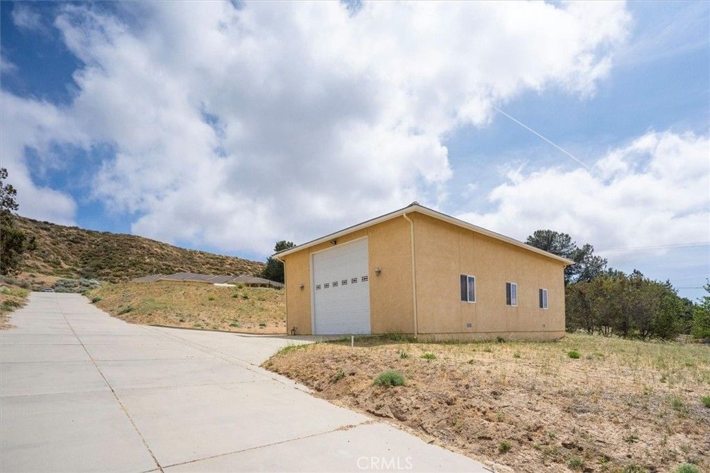 Image 44 of property listing at 9115 Elizabeth Lake, Leona Valley, CA 93551