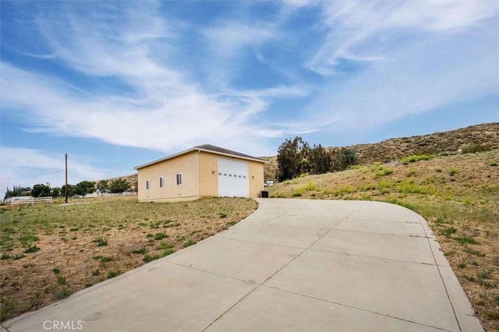 Image 45 of property listing at 9115 Elizabeth Lake, Leona Valley, CA 93551