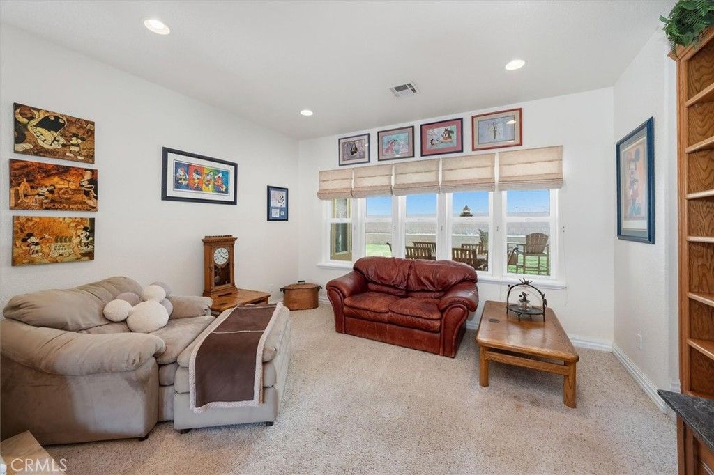Image 5 of property listing at 9115 Elizabeth Lake, Leona Valley, CA 93551