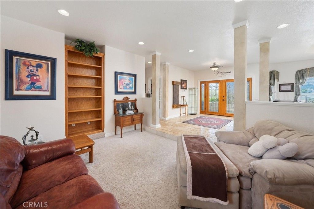 Image 6 of property listing at 9115 Elizabeth Lake, Leona Valley, CA 93551