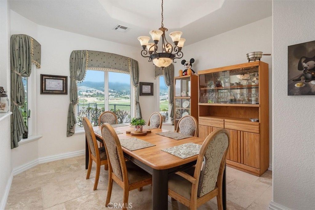 Image 7 of property listing at 9115 Elizabeth Lake, Leona Valley, CA 93551