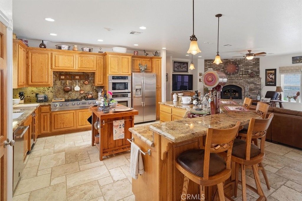Image 8 of property listing at 9115 Elizabeth Lake, Leona Valley, CA 93551
