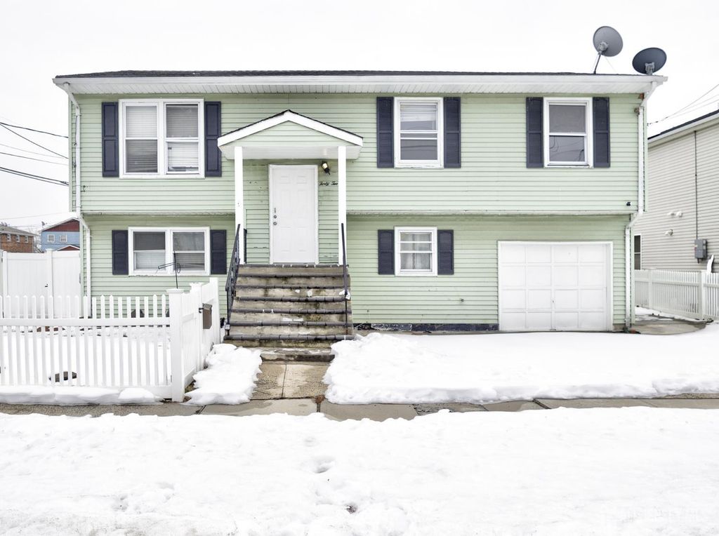 42 Mercer Street, Carteret, NJ 07008