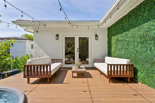 45 Palermo Ave, Coral Gables, FL 33134