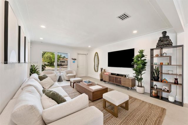 45 Palermo Ave, Coral Gables, FL 33134