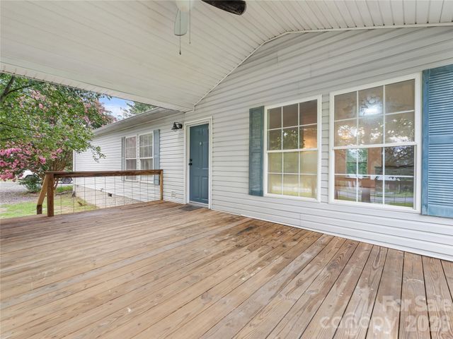 398 Staton Road, Flat Rock, NC 28731