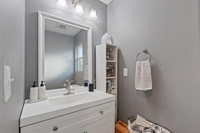 2724 Monocott Drive, Madera, CA 93637