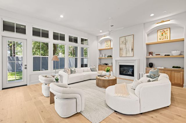 1414 Chamboard Lane, Houston, TX 77018