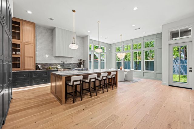1414 Chamboard Lane, Houston, TX 77018