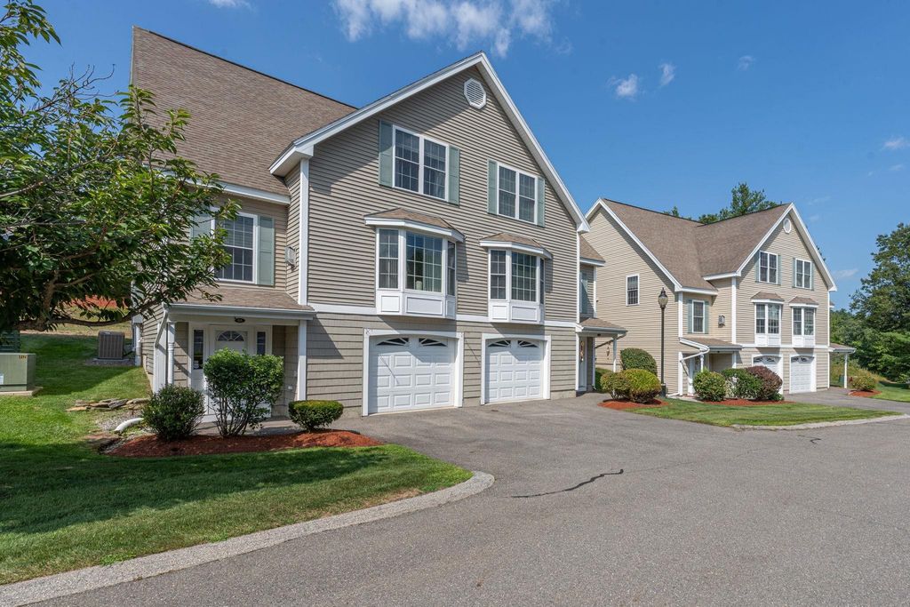 8 Farnum Ct # A, Hudson, NH 03051