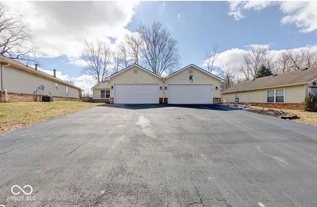 7621 Orchard Village Drive, Indianapolis, IN 46217