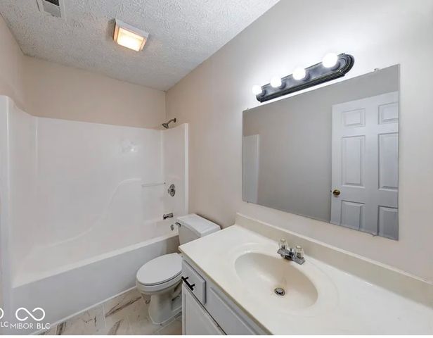 7621 Orchard Village Drive, Indianapolis, IN 46217