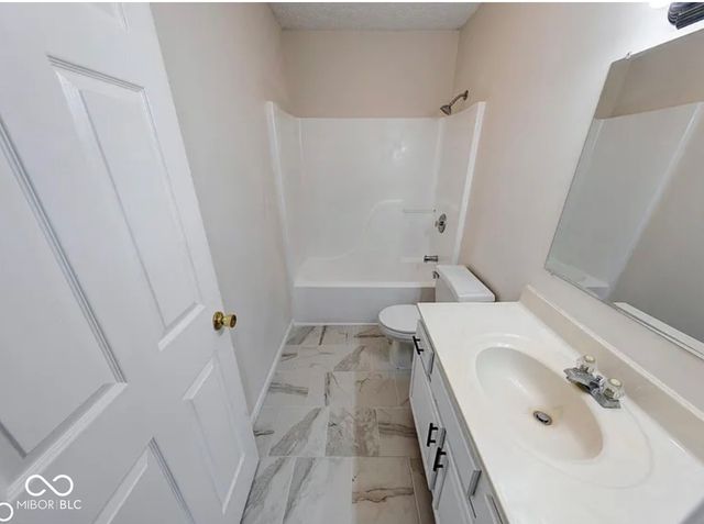 7621 Orchard Village Drive, Indianapolis, IN 46217