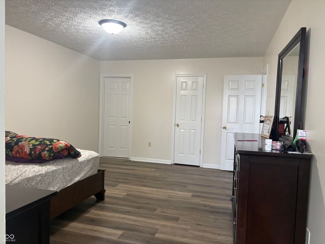 7621 Orchard Village Drive, Indianapolis, IN 46217