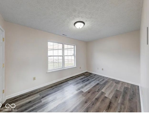 7621 Orchard Village Drive, Indianapolis, IN 46217
