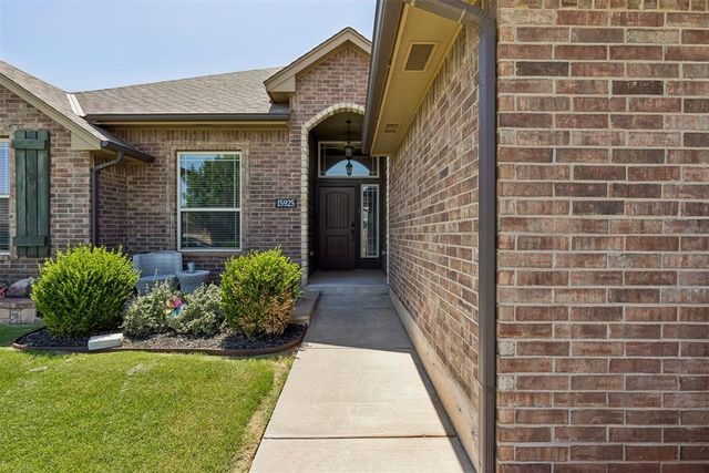 15925 Burkett Circle, Edmond, OK 73013