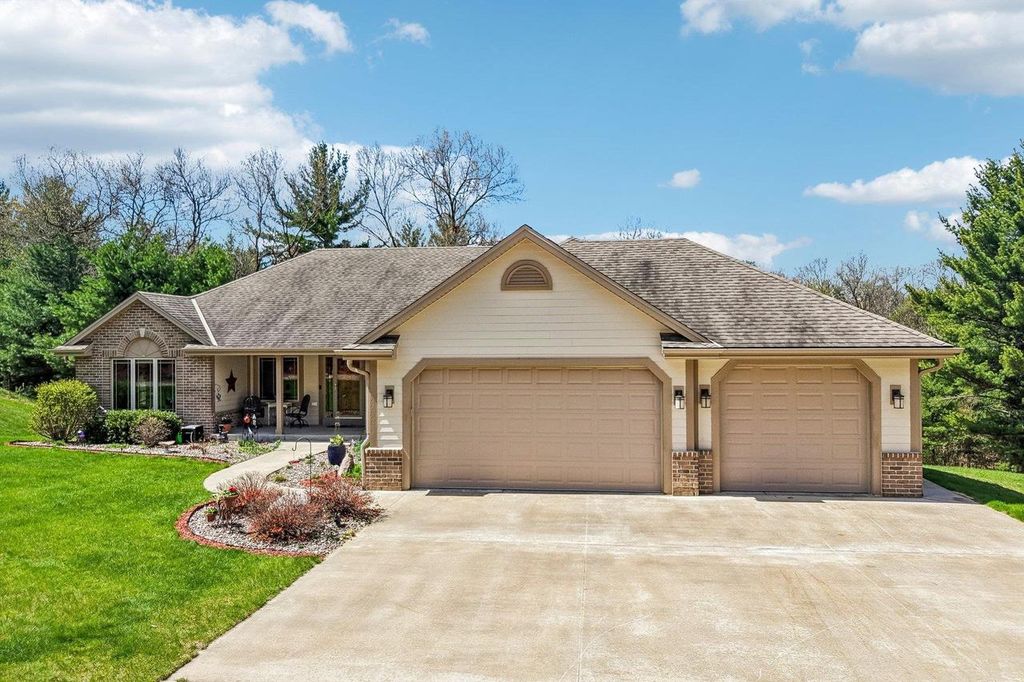875 Fawn Lane, Grand Marsh, WI 53936