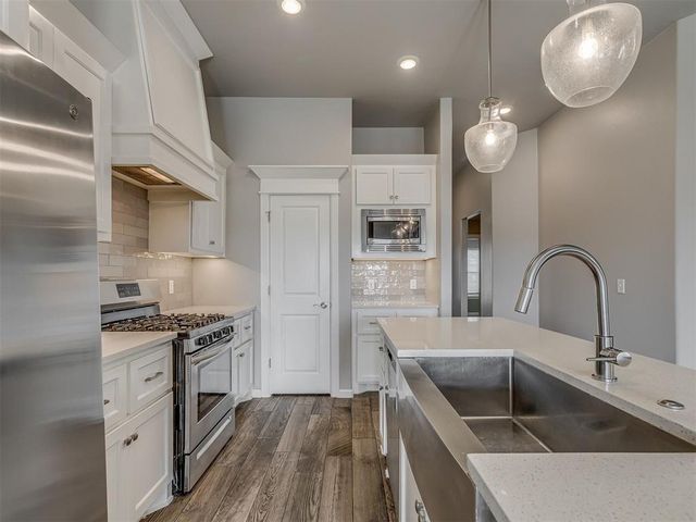 8300 Lambert Way, Edmond, OK 73034