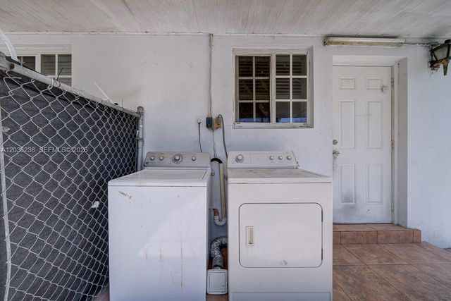 11250 SW 7th St, Sweetwater, FL 33174