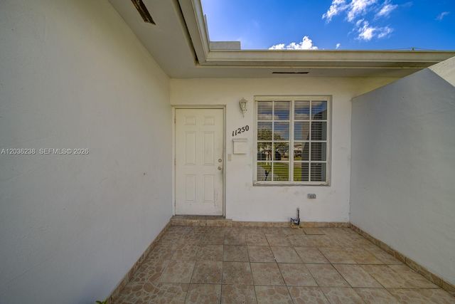 11250 SW 7th St, Sweetwater, FL 33174