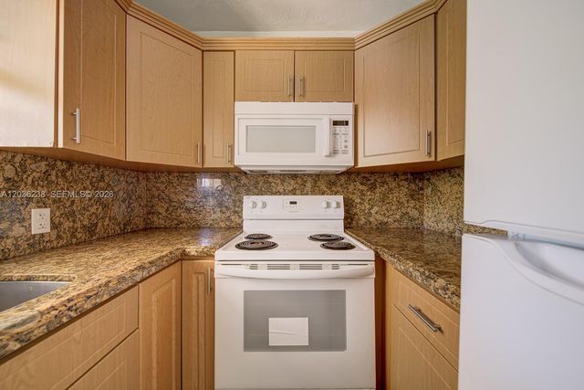 11250 SW 7th St, Sweetwater, FL 33174