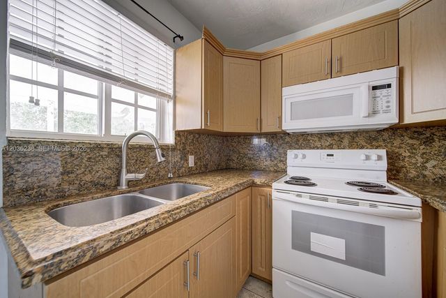 11250 SW 7th St, Sweetwater, FL 33174
