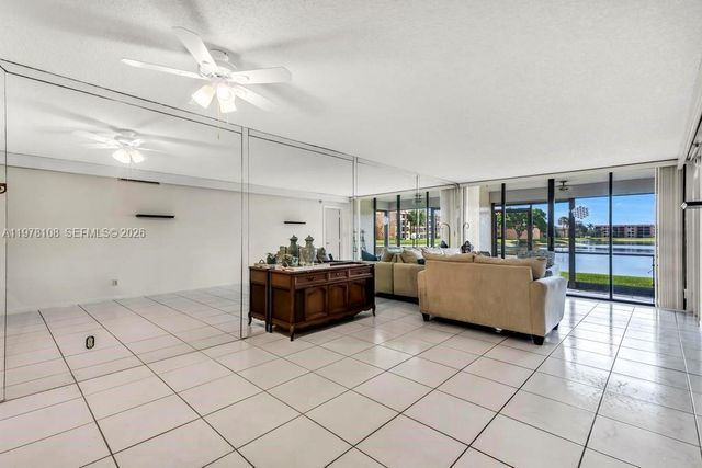 5802 Coral Lake Dr 102, Margate, FL 33063