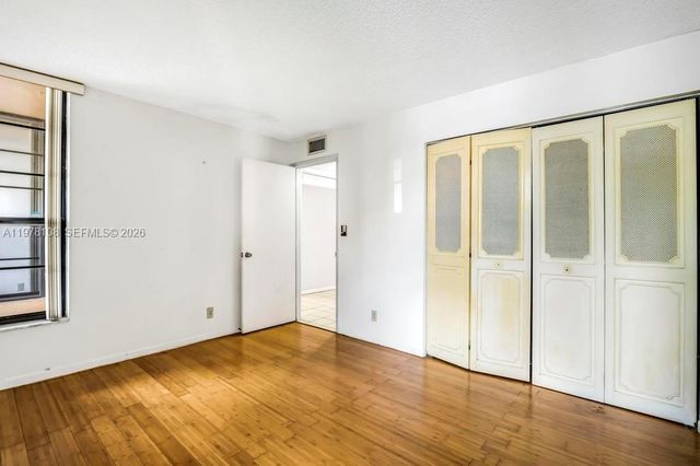 5802 Coral Lake Dr 102, Margate, FL 33063