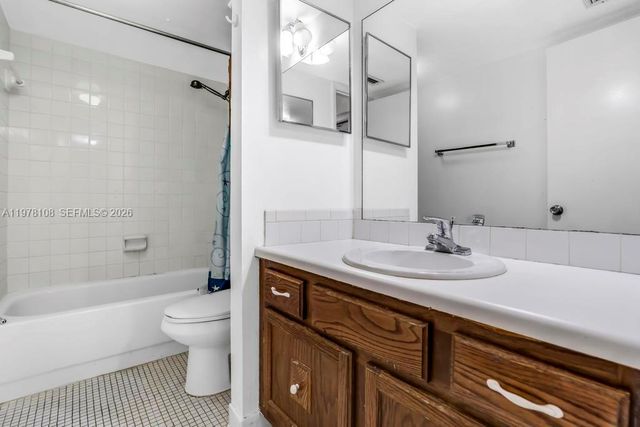 5802 Coral Lake Dr 102, Margate, FL 33063