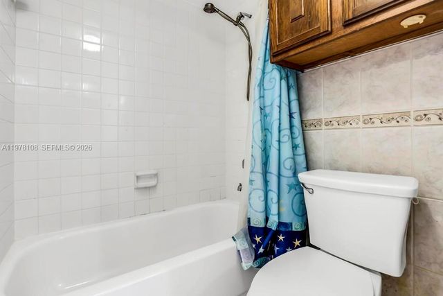 5802 Coral Lake Dr 102, Margate, FL 33063