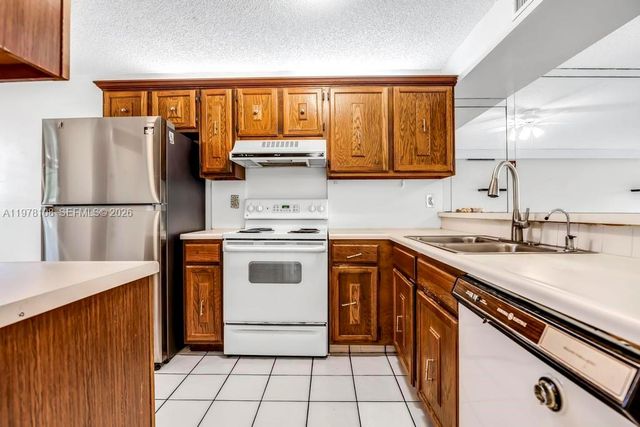 5802 Coral Lake Dr 102, Margate, FL 33063