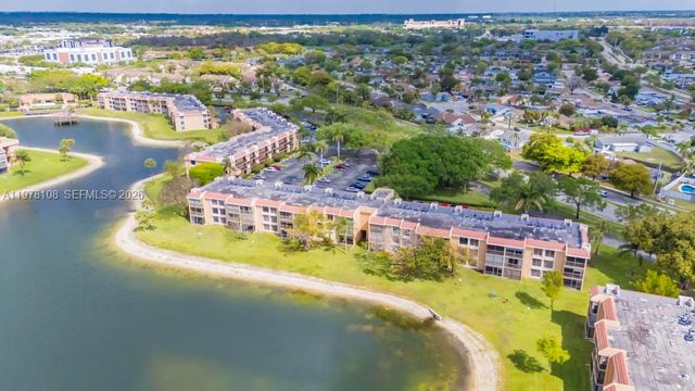 5802 Coral Lake Dr 102, Margate, FL 33063