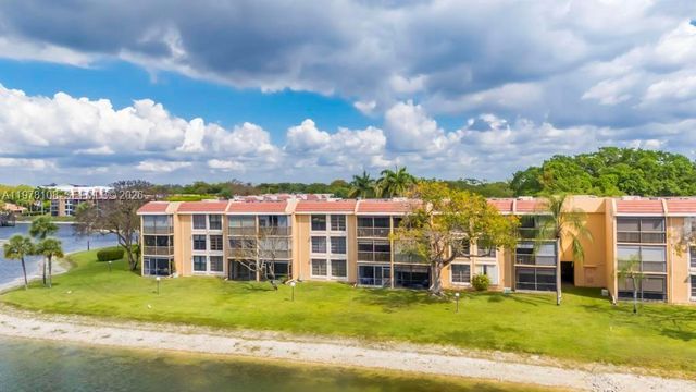 5802 Coral Lake Dr 102, Margate, FL 33063