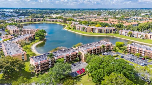 5802 Coral Lake Dr 102, Margate, FL 33063