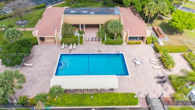 5802 Coral Lake Dr 102, Margate, FL 33063