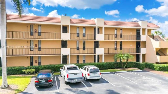 5802 Coral Lake Dr 102, Margate, FL 33063