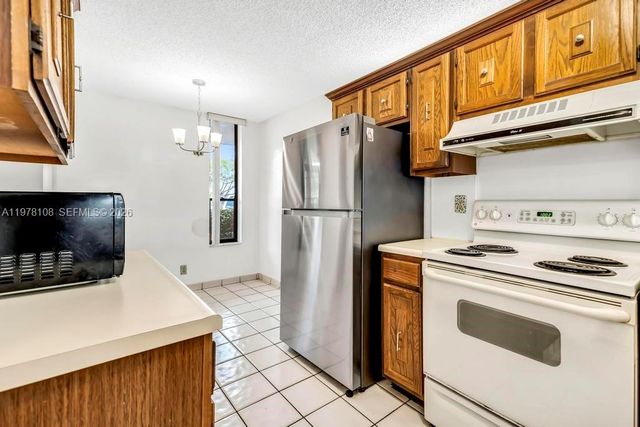 5802 Coral Lake Dr 102, Margate, FL 33063