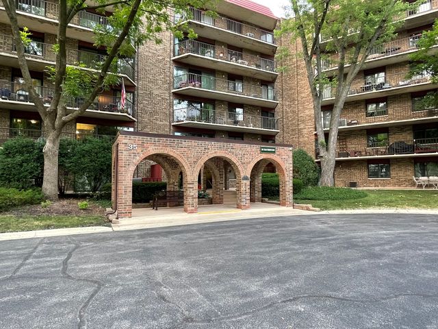 35 S Baybrook Drive 610, Palatine, IL 60074