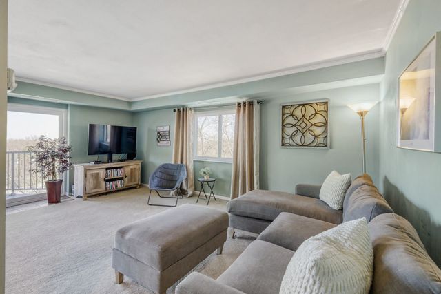 35 S Baybrook Drive 610, Palatine, IL 60074