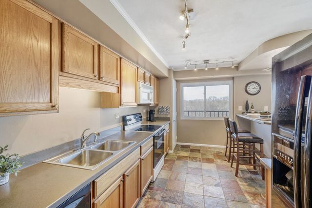 35 S Baybrook Drive 610, Palatine, IL 60074