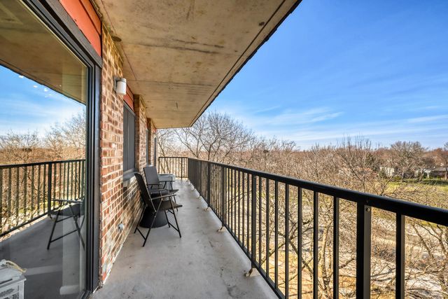 35 S Baybrook Drive 610, Palatine, IL 60074