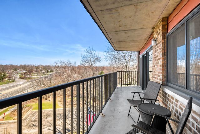 35 S Baybrook Drive 610, Palatine, IL 60074