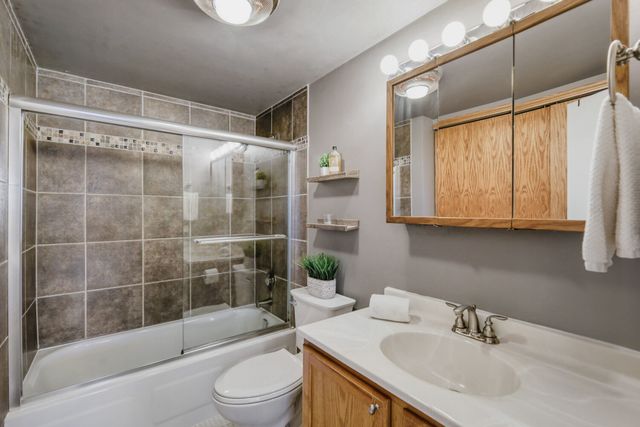 35 S Baybrook Drive 610, Palatine, IL 60074
