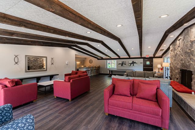 35 S Baybrook Drive 610, Palatine, IL 60074